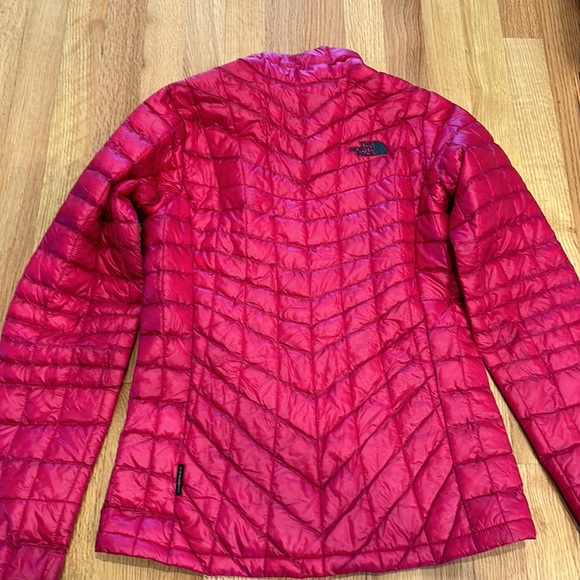North face Thermoball Hot Pink jacket New XS - Picture 6 of 7